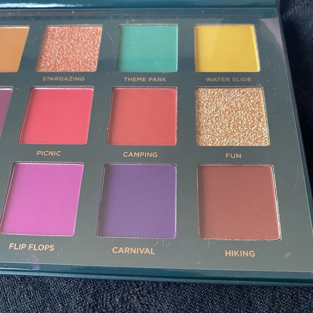 NIB Ace Beaute Nostalgia Palette Eyeshadow. 15 Shades. Never Used. Not Swatched.